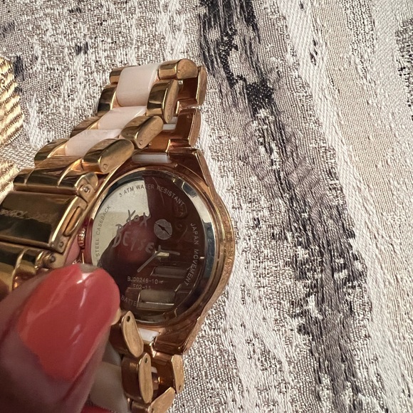 Betray Johnson watch - Picture 2 of 4